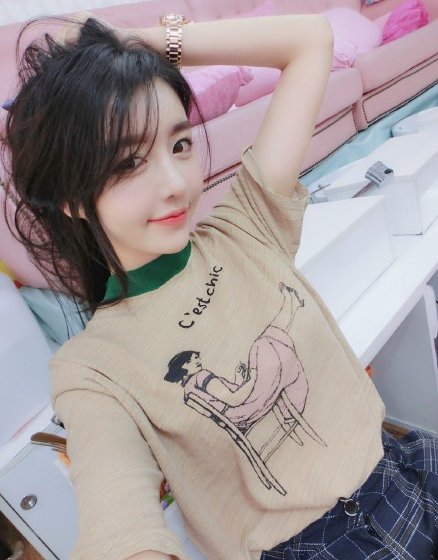 山水自由也孤独 伤感女生QQ皮肤