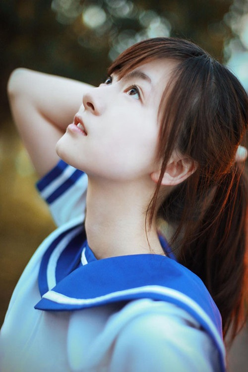 清纯动人的女生QQ皮肤