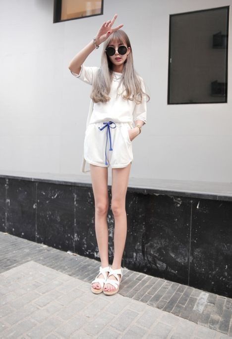 2015个性女生QQ皮肤 听碎了人间喜剧