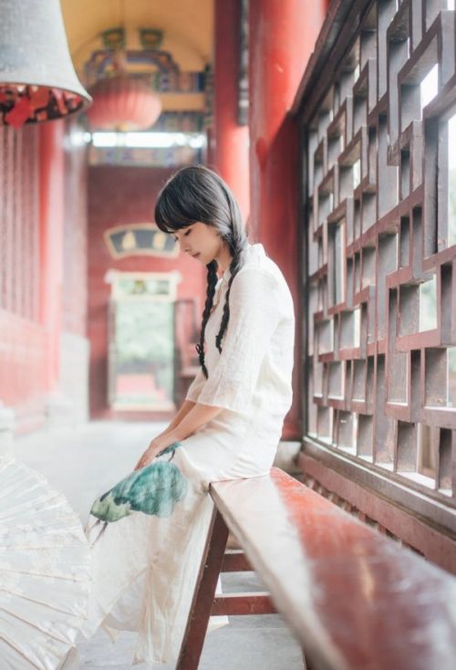 小清新可爱唯美女生QQ皮肤图片