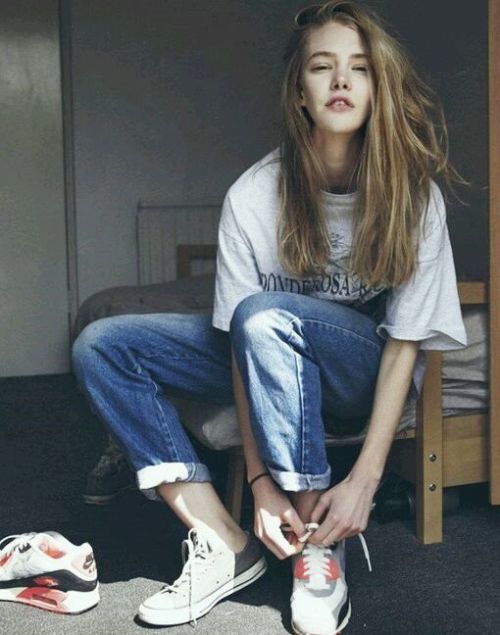 欧美气质长发女生QQ皮肤图片