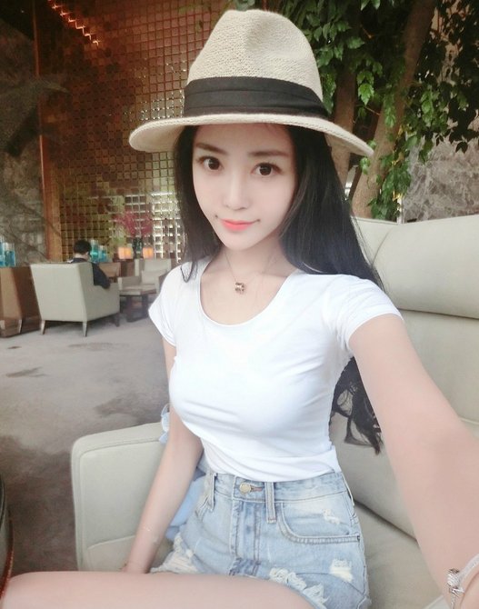或许我已经孤独成性。清新唯美的女生QQ皮肤