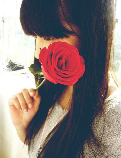 爱情是盲目的。Love is blind