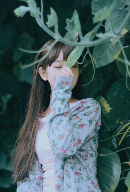 唯美意境女生QQ皮肤大图 别让爱埋藏在昨天，拼不回逝去的碎片