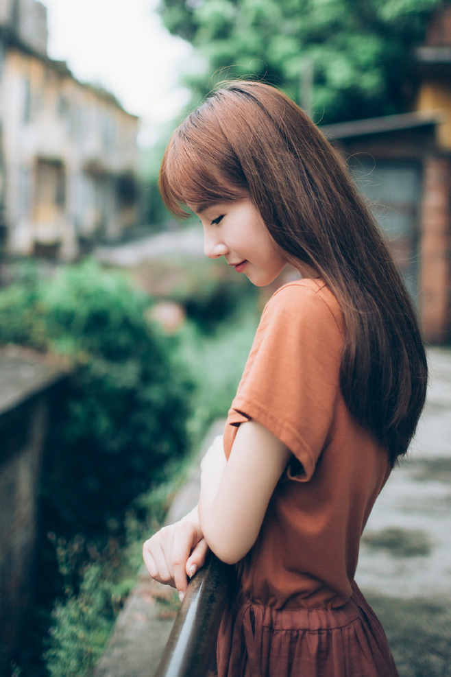 你忘记你本是娇娆的红颜 森系女生伤感QQ皮肤图片