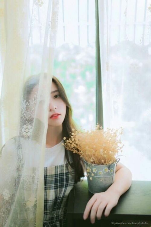 只想静静的看着你就好，仅此而以