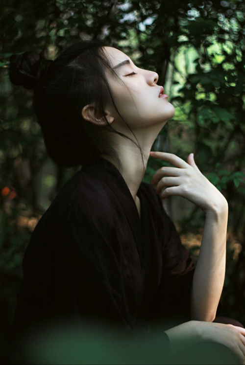 爱是寂寞撒的谎