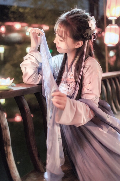 脱俗气质的古风女生皮肤