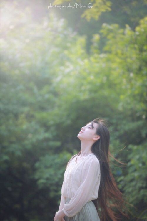装出一副无所谓的样子吧