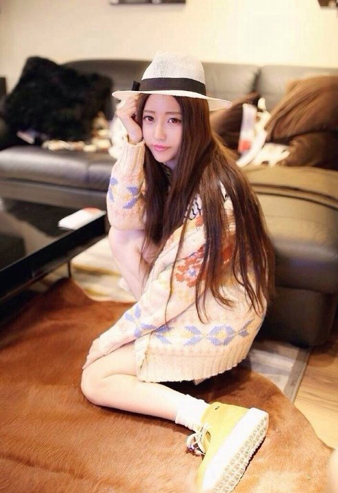 95后可爱女生QQ皮肤 你是我黑白世界的彩色颜料