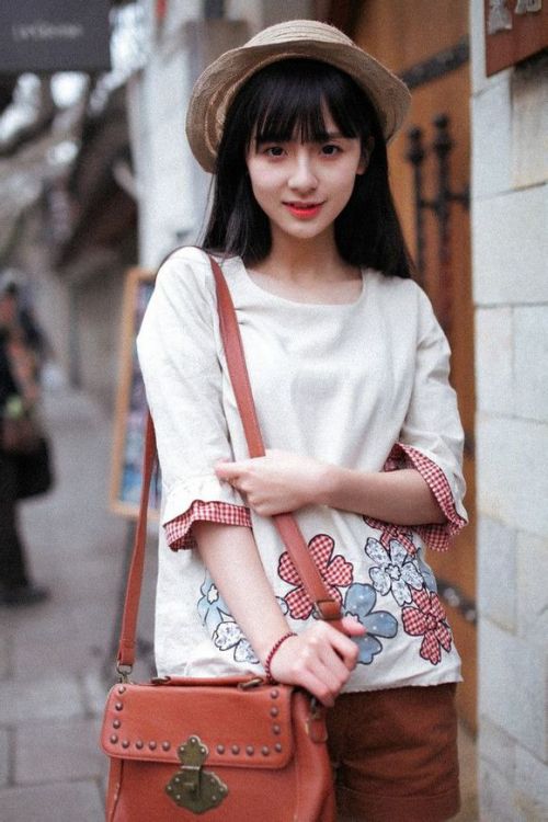 日马夫人女神QQ皮肤图片