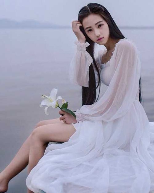 黄灿灿唯美清新的QQ皮肤图片