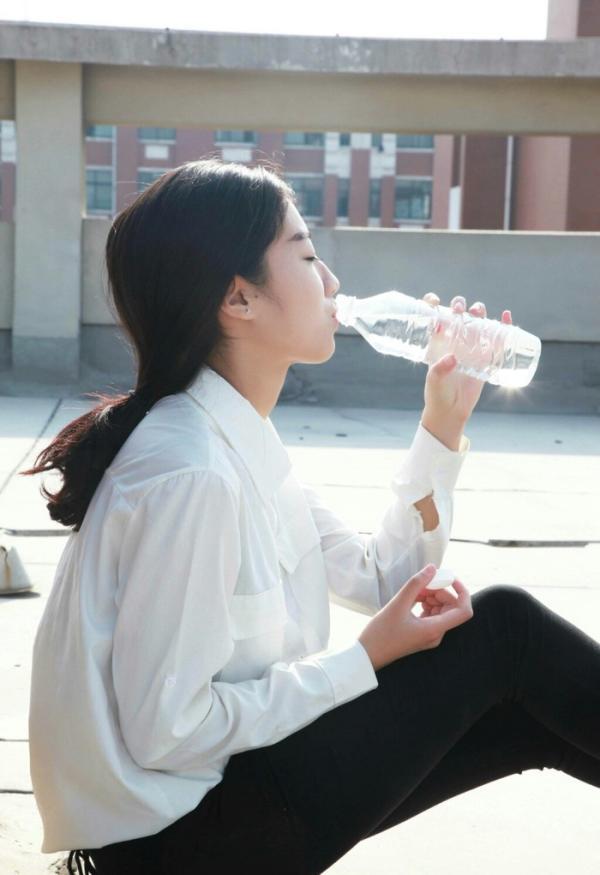 看到你们，我会想到不离不弃 暖色女生QQ皮肤大图