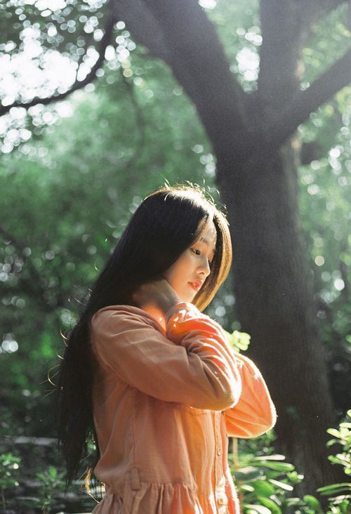 记忆停留在过去 意境唯美的QQ皮肤女生大图