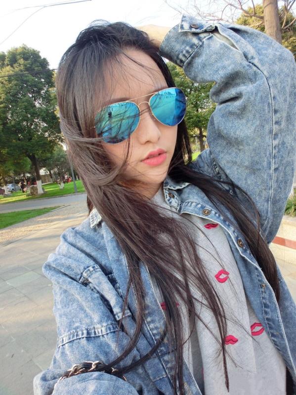 别再为他流泪别再为他疲惫 时尚女生QQ皮肤
