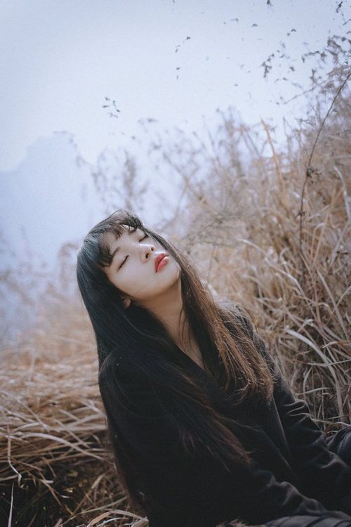 在最美的年纪刚刚好遇见你 伤感女生QQ皮肤图片