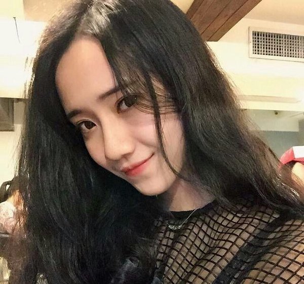 长白是最长青的告白 暖色女生QQ皮肤大图
