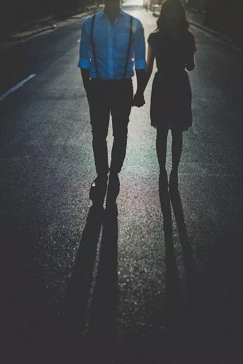 爱可以跟很多人说 但只能跟你做
