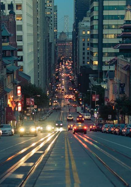 唯美的城市夜景QQ皮肤背景图片