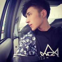 恨是盲目的，爱亦然 个性男生qq头像