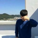 哭够了就擦擦眼泪笑吧，毕竟没人心疼你