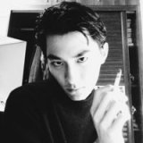 别笑了，眼泪都掉下来了 伤感男生黑白QQ头像
