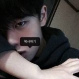 抱着布娃娃的你 帅气个性男生头像