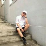 明明是你闯进我的生活 最后却是我哭着求你别走