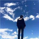 海边唯美男生伤感背影头像