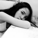 阳光终日暖 悲伤的个性女生QQ头像