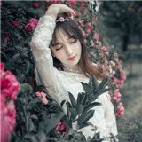 你是我今生未完成的歌，唱不到结局却又难以割舍。