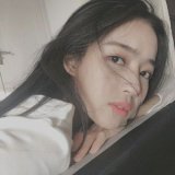 清晨有点冷. 没有阳光. 没有外套