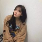 毕竟不是洋娃娃，微笑久了会累吧。
