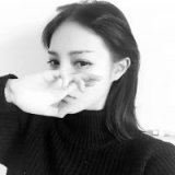 痛苦和骄傲，这一生都需要拥有。悲伤黑白色女生头像