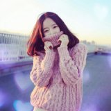 强颜欢笑 却扯痛了嘴角 长发可爱的女生qq头像