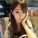 穿着校服逛酒吧。