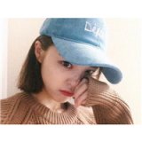 戴帽白色女生头像