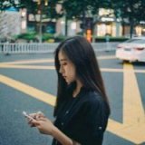 提起你，心里还是酸酸的，却不再像以前那么喜欢