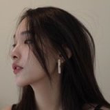 人不在坚强中成长，就会在脆弱中牺牲。