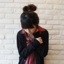 柠檬树下的少年与吉他。