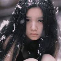 故事挤满了整个夜空 伤感女生QQ头像