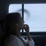 明明一大把年纪 还像个没爱过人的少女