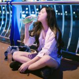 后来我对谁都温柔，热情都燃成了不正经.