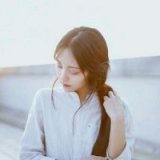 后来我举起酒杯，你再也没见过我流泪 清新忧伤的女生头像