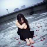 角落的伤感女生qq头像个性