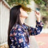 遥遥不问归期。