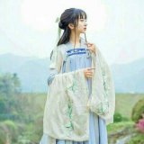 面无表情，冷若冰霜
