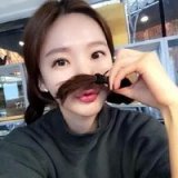 风一直在吹，我一直在等。时尚长发女生QQ头像