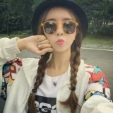 墨镜女生微信头像