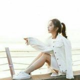 别对我提及你与任何人 我嫉妒的发狂